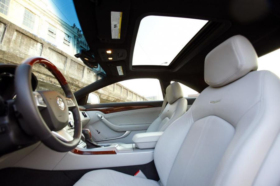  Cadillac CTS Coupe 2011 года  (фото 33 из 128)